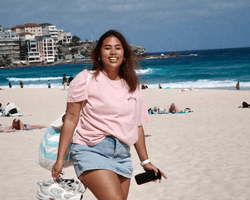 Туристка вперше поїхала за кордон і потрапила в кошмар, побачивши свій готель (відео)