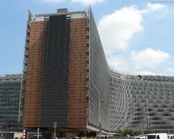 Еврокомиссия опровергла слухи о финансовой помощи Испании