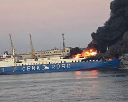 Ракетний удар по Одесі: палає турецьке судно, — ЗМІ (фото, відео)