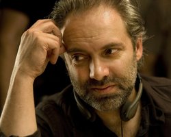 Режиссер последней части бондианы снимет сериал про Дракулу и Франкенштейна