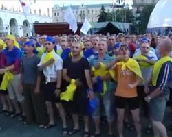На марш болельщиков в Киев свезли солдат из Десны