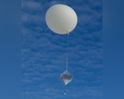 В Киеве прогремели взрывы: город атаковали БПЛА, жители заметили воздушные шары (фото)