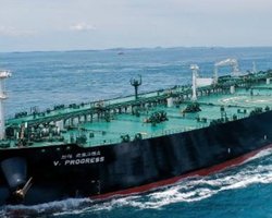 Российский танкер сошел с курса в Средиземном море: на борту 730 тысяч баррелей нефти, — СМИ