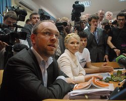 Власенко попросит ГПУ и Пенитенциарную службу опубликовать видео с потерявшей сознание Тимошенко