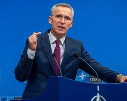 РФ продовжує готуватися до вторгнення в Україну і готова завдати удару — генсек НАТО