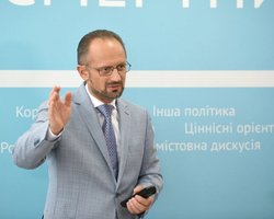 Украинские военные имеют право стрелять в ответ, – Безсмертный