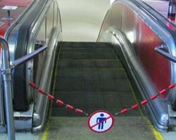 В переходе между станциями Золотые Ворота и Театральная начался ремонт эскалаторов