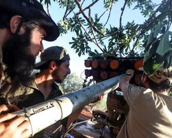 Война в Сирии: повстанцы подошли к базе РФ, а Асад якобы прибыл в Москву