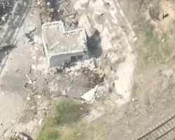 Российские войска пытаются заблокировать выходы из бункеров "Азовстали" (видео)