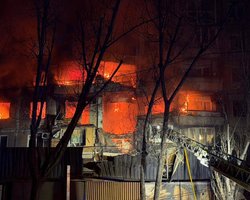 В Одесі через атаку "Шахедів" серйозні руйнування: пошкоджені будинки, церква і дитячий садок, вирують пожежі (фото)