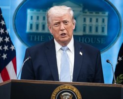 "Психа треба усунути": в США заговорили про імпічмент Трампу після погроз знищити Іран