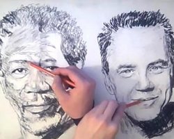 Художник, рисующий разные портреты обеими руками одновременно, стал сенсацией на Youtube