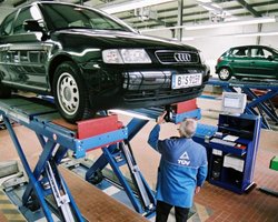 В уряді анонсували повернення техогляду авто з 2026 року: чого очікувати водіям