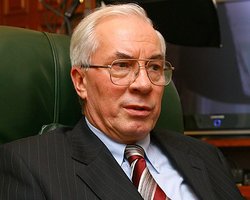 Азаров уволил глав Пенсионного фонда и Госказначейства