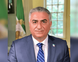 Принц в изгнании призвал к усилению протестов в Иране: что известно о династии Пехлеви