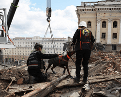 Масований обстріл Дніпра: з-під завалів дістали тіло ще однієї жертви (відео)