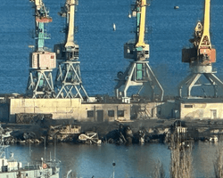 Відреагували на "Новочеркасск": з Феодосії "втекли" вантажівки з краденим зерном, — ЗМІ (фото)