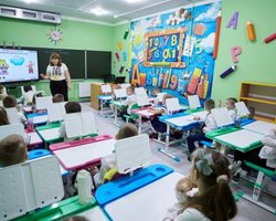 В місті на Сумщині діти навчаються тільки під землею через постійні обстріли росіян