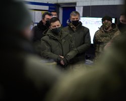 Зеленский заявил, что не планирует закрывать телеканал "НАШ" (видео)