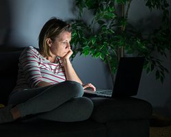 Відключення світла в Україні: чому інтернет працює менше, ніж обіцяє провайдер (відео)