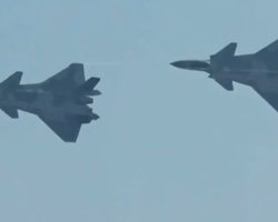 Китай готує винищувачі J-20 до сутички з F-16: на що здатні "Могутні дракони" (відео)