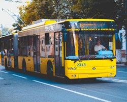 "Евробляхеры" заблокировали движение общественного транспорта в Киеве