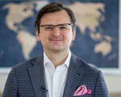 Кулеба считает, что санкции против Китая не разрушат "Мотор Сич"