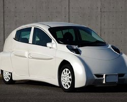 В Японии разработчики представили новый электромобиль