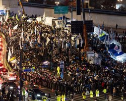 Военное положение в Сеуле, импичмент и угроза от КНДР: что известно о перевороте в Южной Корее