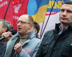 Кличко и Яценюк уже час ждут встречи с Януковичем