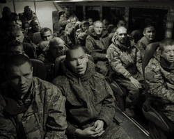 "Найденные в подвалах": спецназовцы "Азова" взяли в плен более двух десятков россиян (видео)