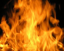 На киевском рынке Лесной подожгли киоски