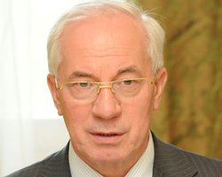 Азаров обвинил своих предшественников в уменьшении стипендий