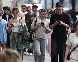 Атаки українських дронів змусили росіян місяцями жити без інтернету, — FT