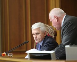 Законопроект о языках отложат до сентября, - Литвин