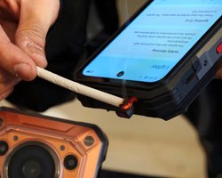 Смартфон c прикуривателем и аккумулятором 20 000 мАч: новинка из Китая удивила эксперта (видео)