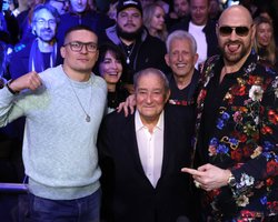 Александр Усик будет "обязан" выйти на ринг против Тайсона Фьюри после боя с Дюбуа, — промоутер