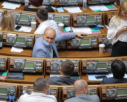 Нардепам запретят посещать Раду без сертификатов: Зеленский созывает внеочередное заседание