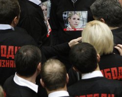 Оппозиция заблокировала президиум, Ефремов обвинил политиков в нарушении регламента