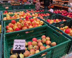 Компания, продававшая ВСУ яйца по 17 грн, решила заработать на яблоках, — журналистка