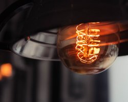 На українців чекає день без відключень світла: список дат і областей від "Укренерго"