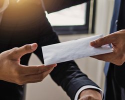 "Слуги народа" получали деньги в конвертах в офисе Киселя, где НАБУ вело прослушку, — СМИ