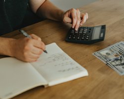 Деньги для бюджета: кто и как финансировал Украину в октябре