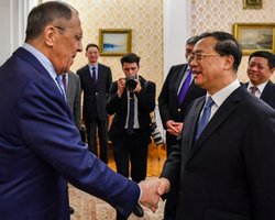 "Не вмешивайтесь": в МИД Китая ответили на требование США не поставлять оружие России