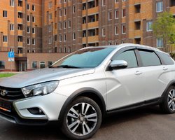 Гордість російського автопрому: власники Lada Vesta показали новий дефект (відео)