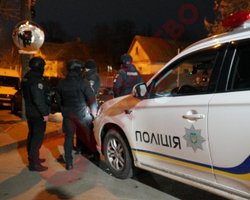 "Вывозил имущество": полиция оцепила дом Медведчука (фото)