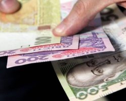 До 12 тысяч гривен: в Раде хотят поднять украинцам минимальную зарплату и пенсии