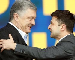 Зеленского просят присвоить Порошенко звание Герой Украины