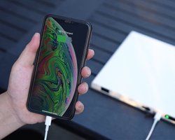 Самый тонкий в мире: представлен необычный повербанк Nomad N (фото)