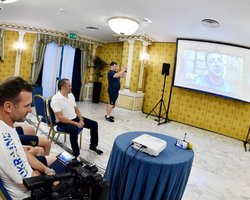 "Надо воевать": Зеленский позвонил сборной перед матчем Украина-Англия (видео)